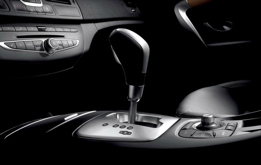 Детали интерьера Renault Laguna GT Line 2011 года  (UK) (фото 14 из 30)